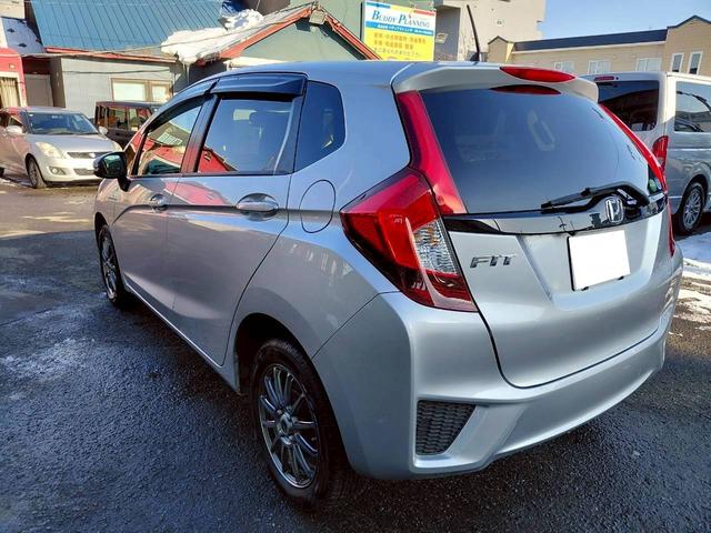 フィット １３Ｇ・Ｆパッケージ　４ＷＤ　ディスプレイオーディオ　ワンセグテレビ　バックカメラ　スマートキー　アイドリングストップ　寒冷地仕様　前席シートヒーター（9枚目）