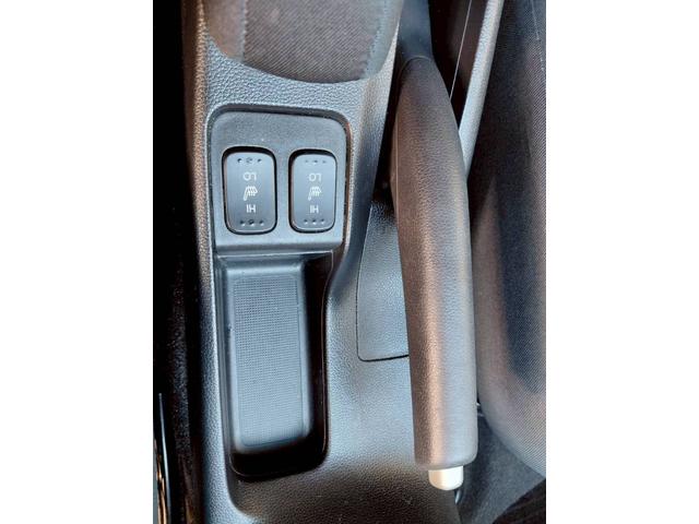 フィット １３Ｇ・Ｆパッケージ　４ＷＤ　ディスプレイオーディオ　ワンセグテレビ　バックカメラ　スマートキー　アイドリングストップ　寒冷地仕様　前席シートヒーター（12枚目）