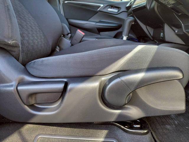 フィット １３Ｇ・Ｆパッケージ　４ＷＤ　ディスプレイオーディオ　ワンセグテレビ　バックカメラ　スマートキー　アイドリングストップ　寒冷地仕様　前席シートヒーター（14枚目）