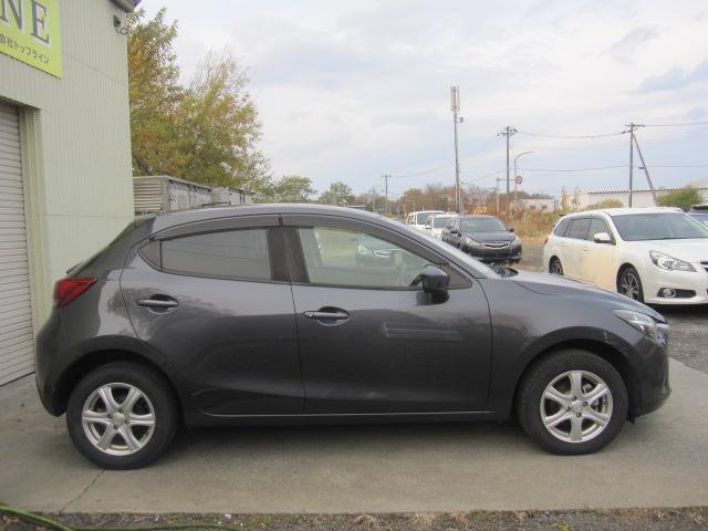 デミオ ＸＤ　４ＷＤ　純正ナビ　ブルートゥース　バックカメラ　ドライブレコーダー　プッシュスタート　スマートキー　エンジンスターター　ＬＥＤヘッドライト　アイドリングストップ　ＵＳＢ　ウインカーミラー（26枚目）