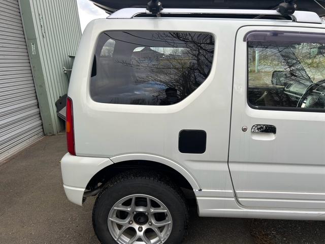 ジムニー ＦＩＳフリースタイルワールドカップリミテッド　４ＷＤ　ナビ　テレビ　ＥＴＣ　ターボタイマー　夏冬タイヤ　スペアキー　曇止め用ヒーター機能付ドアミラー　シートヒーター　ルーフキャリア（6枚目）