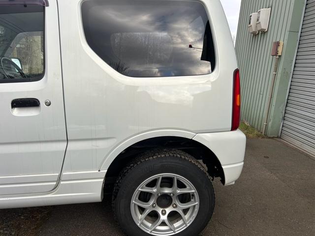 ジムニー ＦＩＳフリースタイルワールドカップリミテッド　４ＷＤ　ナビ　テレビ　ＥＴＣ　ターボタイマー　夏冬タイヤ　スペアキー　曇止め用ヒーター機能付ドアミラー　シートヒーター　ルーフキャリア（12枚目）