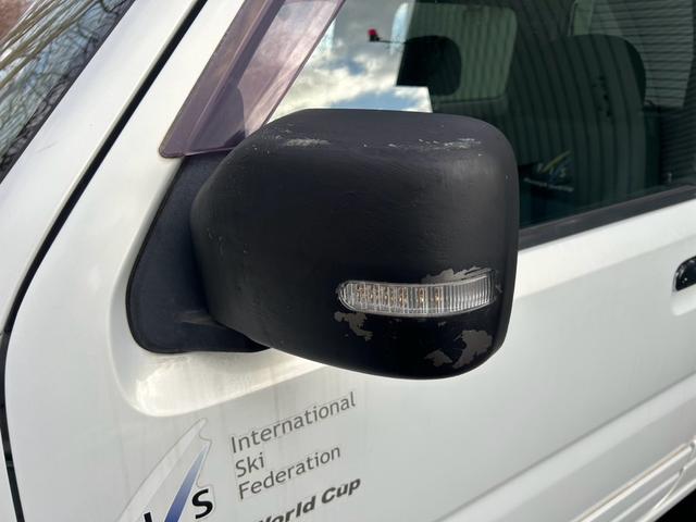 ジムニー ＦＩＳフリースタイルワールドカップリミテッド　４ＷＤ　ナビ　テレビ　ＥＴＣ　ターボタイマー　夏冬タイヤ　スペアキー　曇止め用ヒーター機能付ドアミラー　シートヒーター　ルーフキャリア（14枚目）