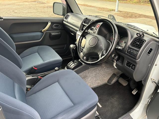 ジムニー ＦＩＳフリースタイルワールドカップリミテッド　４ＷＤ　ナビ　テレビ　ＥＴＣ　ターボタイマー　夏冬タイヤ　スペアキー　曇止め用ヒーター機能付ドアミラー　シートヒーター　ルーフキャリア（15枚目）