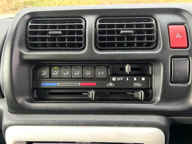 ジムニー ＦＩＳフリースタイルワールドカップリミテッド　４ＷＤ　ナビ　テレビ　ＥＴＣ　ターボタイマー　夏冬タイヤ　スペアキー　曇止め用ヒーター機能付ドアミラー　シートヒーター　ルーフキャリア（19枚目）