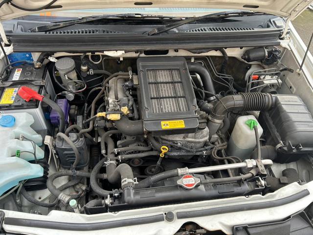 ジムニー ＦＩＳフリースタイルワールドカップリミテッド　４ＷＤ　ナビ　テレビ　ＥＴＣ　ターボタイマー　夏冬タイヤ　スペアキー　曇止め用ヒーター機能付ドアミラー　シートヒーター　ルーフキャリア（22枚目）