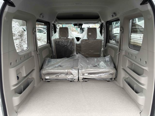 エブリイワゴン ＰＺターボ　４ＷＤ　両側スライド・片側電動　クリアランスソナー　レーンアシスト　衝突被害軽減システム　オートライト　ＬＥＤヘッドランプ　スマートキー　アイドリングストップ　電動格納ミラー　シートヒーター（17枚目）
