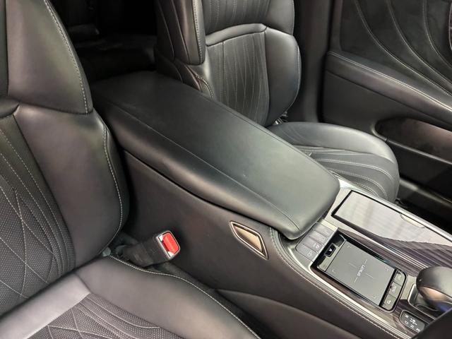 ＬＳ ＬＳ５００ｈ　バージョンＬ　夏冬タイヤ　追従クルコン　サンルーフ　衝突軽減　ドラレコ　エンスタ　電動リアゲート　デジタルインナーミラー　Ｂカメラ　全方位カメラ　コーナーセンサー　シートＡＣ　純正ナビ（22枚目）
