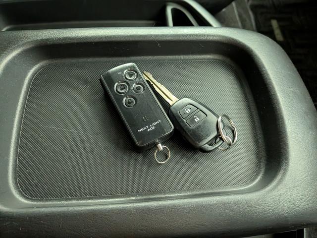 ハイエースワゴン ＧＬ　夏冬タイヤ　エンスタ　ヒッチメンバー　Ｂカメラ　キーレス　純正ナビ　ドラレコ　片側スライドドア（20枚目）