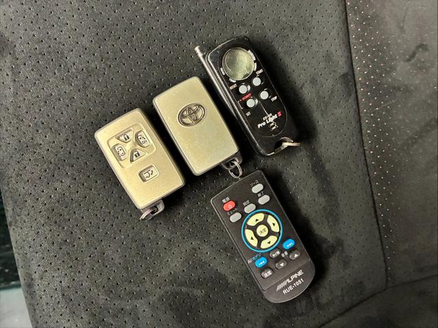 アルファード ２４０Ｓ　プライムセレクションＩＩ　夏冬タイヤ　クルコン　エンスタ　電動リアゲート　フリップダウンモニター　コーナーセンサー　社外ナビ　両側電動スライドドア　横滑り防止（15枚目）