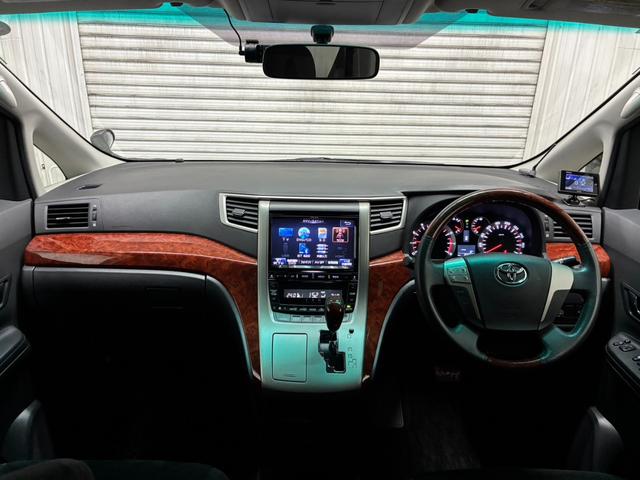 アルファード ２４０Ｓ　プライムセレクションＩＩ　夏冬タイヤ　クルコン　エンスタ　電動リアゲート　フリップダウンモニター　コーナーセンサー　社外ナビ　両側電動スライドドア　横滑り防止（18枚目）