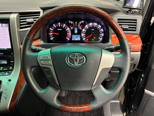 アルファード ２４０Ｓ　プライムセレクションＩＩ　夏冬タイヤ　クルコン　エンスタ　電動リアゲート　フリップダウンモニター　コーナーセンサー　社外ナビ　両側電動スライドドア　横滑り防止（19枚目）