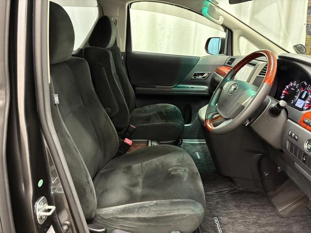 アルファード ２４０Ｓ　プライムセレクションＩＩ　夏冬タイヤ　クルコン　エンスタ　電動リアゲート　フリップダウンモニター　コーナーセンサー　社外ナビ　両側電動スライドドア　横滑り防止（21枚目）