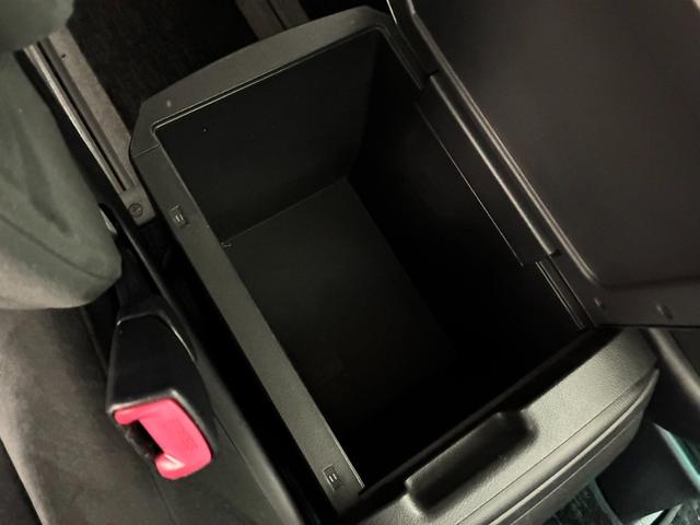 アルファード ２４０Ｓ　プライムセレクションＩＩ　夏冬タイヤ　クルコン　エンスタ　電動リアゲート　フリップダウンモニター　コーナーセンサー　社外ナビ　両側電動スライドドア　横滑り防止（25枚目）