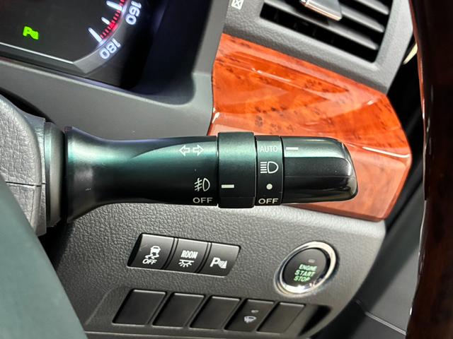 アルファード ２４０Ｓ　プライムセレクションＩＩ　夏冬タイヤ　クルコン　エンスタ　電動リアゲート　フリップダウンモニター　コーナーセンサー　社外ナビ　両側電動スライドドア　横滑り防止（41枚目）