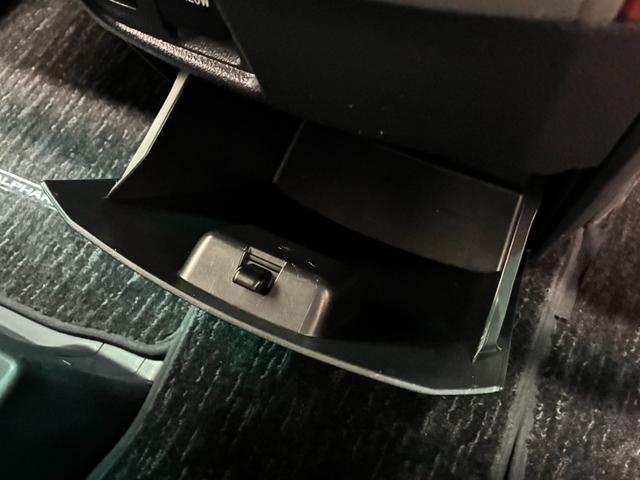 アルファード ２４０Ｓ　プライムセレクションＩＩ　夏冬タイヤ　クルコン　エンスタ　電動リアゲート　フリップダウンモニター　コーナーセンサー　社外ナビ　両側電動スライドドア　横滑り防止（47枚目）