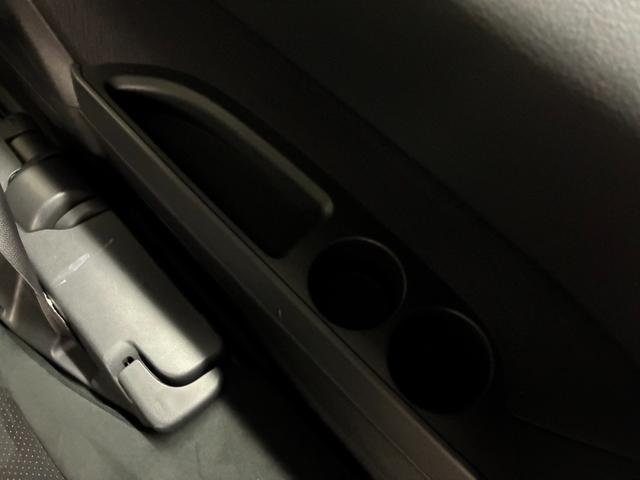 アルファード ２４０Ｓ　プライムセレクションＩＩ　夏冬タイヤ　クルコン　エンスタ　電動リアゲート　フリップダウンモニター　コーナーセンサー　社外ナビ　両側電動スライドドア　横滑り防止（49枚目）