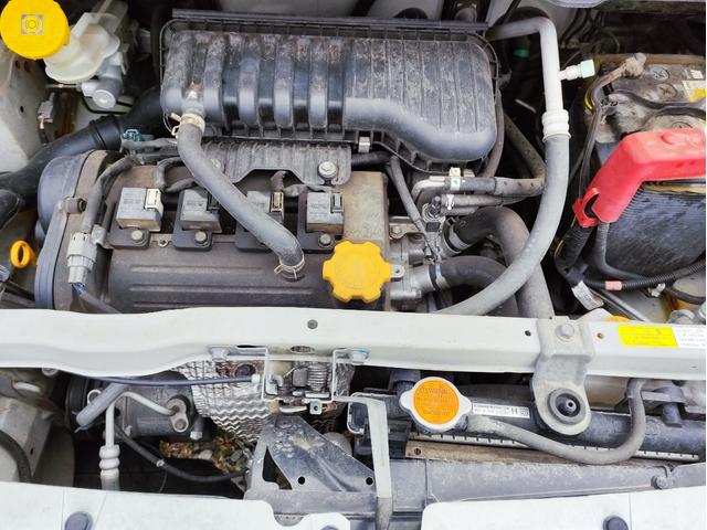 ステラ Ｌ　ブラックインテリアセレクション　４ＷＤ・タイミングベルト交換済み・ユーザー実働車買取直販・あうとれっと・室内クリーニング済み・地デジワンセグナビ・バックカメラ・スマートキーレス・ＨＩＤライト（13枚目）