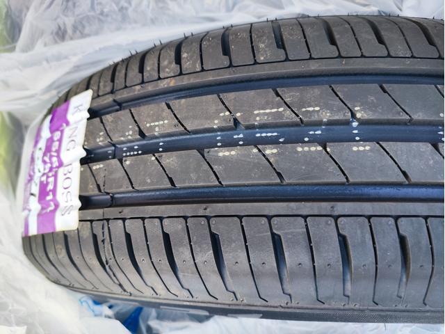 新品ヨコハマＩＧ７０スタッドレス＆新品夏タイヤ＆車検取得渡し＆快適安全上質装備モリモリの最上位グレード＆寒冷地仕様ワンオーナー車と、お得がゴールドラッシュな１台！