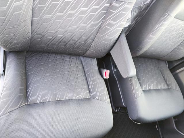 新品ヨコハマＩＧ７０スタッドレス＆新品夏タイヤ＆車検取得渡し＆快適安全上質装備モリモリの最上位グレード＆寒冷地仕様ワンオーナー車と、お得がゴールドラッシュな１台！