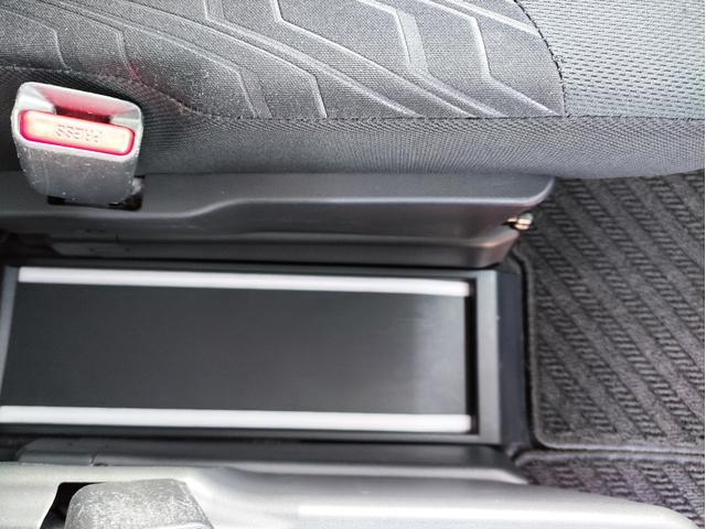 新品ヨコハマＩＧ７０スタッドレス＆新品夏タイヤ＆車検取得渡し＆快適安全上質装備モリモリの最上位グレード＆寒冷地仕様ワンオーナー車と、お得がゴールドラッシュな１台！