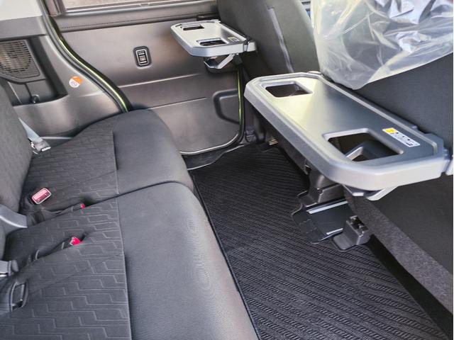 新品ヨコハマＩＧ７０スタッドレス＆新品夏タイヤ＆車検取得渡し＆快適安全上質装備モリモリの最上位グレード＆寒冷地仕様ワンオーナー車と、お得がゴールドラッシュな１台！