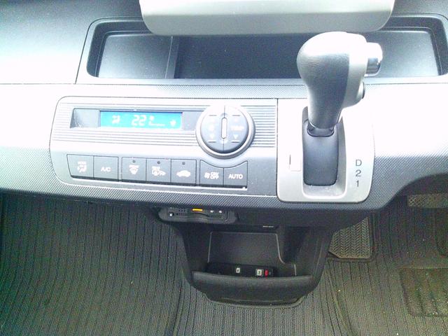 フリード G プレミアムエディション 車検整備付 4WD 両側スライドドア エンジンスターター ナビ TV Bモニター 6人(7枚目)