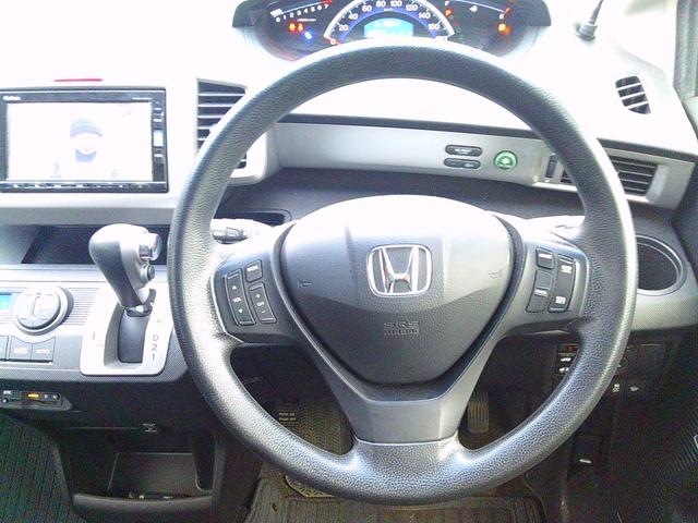 フリード G プレミアムエディション 車検整備付 4WD 両側スライドドア エンジンスターター ナビ TV Bモニター 6人(14枚目)