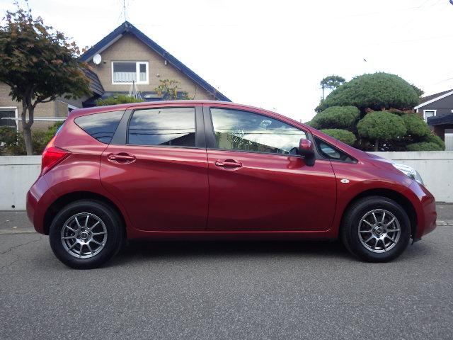 ノート X FOUR 社外ナビ フルセグTV バックカメラ ETC プッシュスタート スマートキー エンジンスターター 夏冬タイヤ(6枚目)