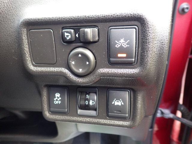 ノート X FOUR 社外ナビ フルセグTV バックカメラ ETC プッシュスタート スマートキー エンジンスターター 夏冬タイヤ(13枚目)