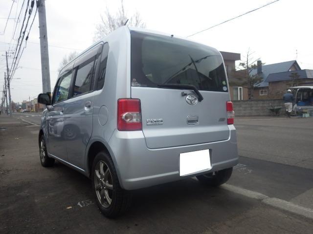 ピクシススペース Ｌ　４ＷＤ　純正ナビ　ワンセグＴＶ　バックカメラ　エンジンスターター　夏冬タイヤ（5枚目）