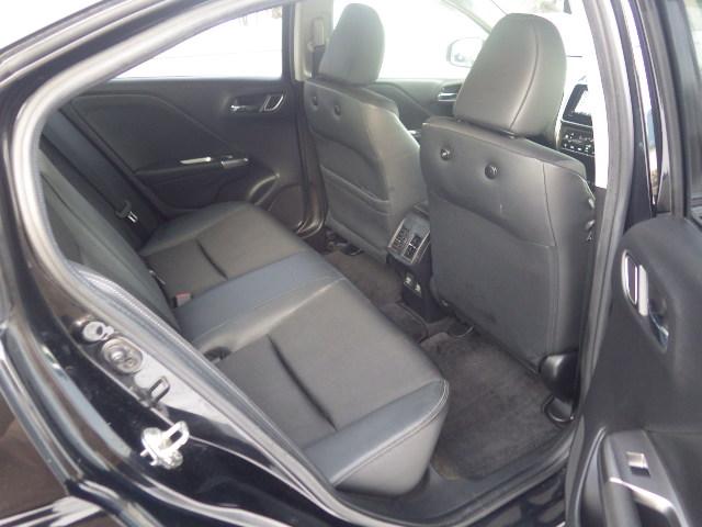 グレイス ハイブリッドＥＸ　４ＷＤ　社外ナビ　フルセグＴＶ　バックカメラ　ＬＥＤライト　エンジンスターター　夏冬タイヤ（10枚目）