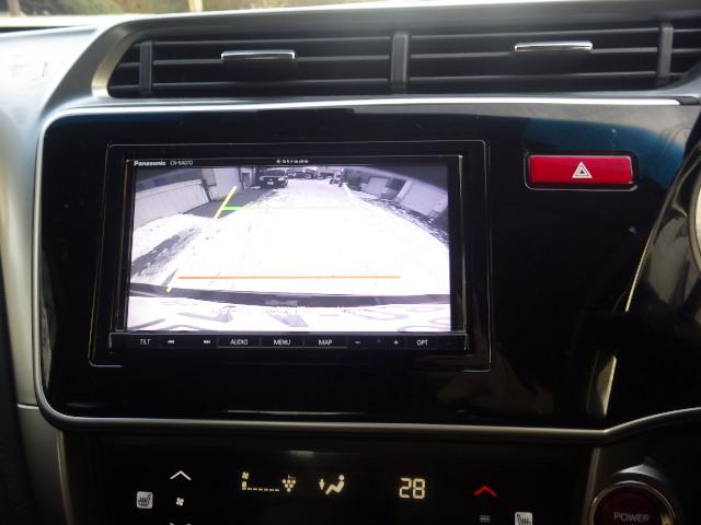 グレイス ハイブリッドＥＸ　４ＷＤ　社外ナビ　フルセグＴＶ　バックカメラ　ＬＥＤライト　エンジンスターター　夏冬タイヤ（12枚目）