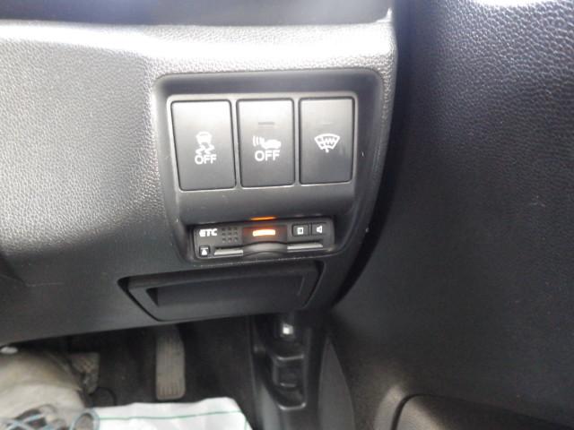 グレイス ハイブリッドＥＸ　４ＷＤ　社外ナビ　フルセグＴＶ　バックカメラ　ＬＥＤライト　エンジンスターター　夏冬タイヤ（16枚目）