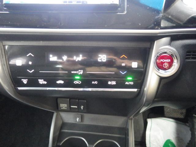 グレイス ハイブリッドＥＸ　４ＷＤ　社外ナビ　フルセグＴＶ　バックカメラ　ＬＥＤライト　エンジンスターター　夏冬タイヤ（20枚目）