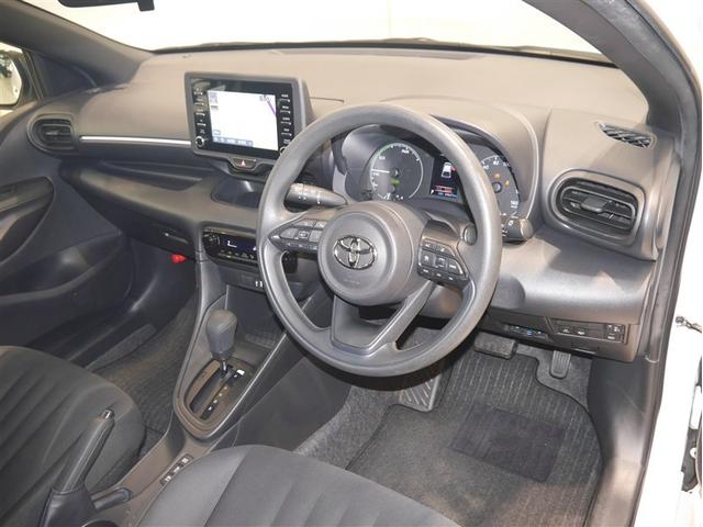 ヤリス ハイブリッドＸ　サイドエアバッグ　盗難防止　ＶＳＣ　クルコン　４ＷＤ　アイドリングストップ　ＥＴＣ　スマートキー　寒冷地仕様　ナビ　オートエアコン　ミュージックプレイヤー接続可　メモリーナビ　キーレス　エアバッグ（4枚目）