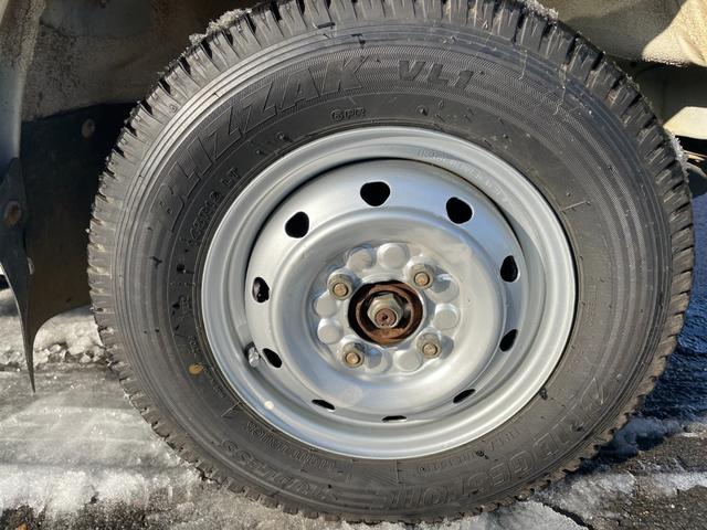 ハイゼットトラック エアコン パワステ スペシャル 4WD 夏冬タイヤ付き タイミングチェーン車(13枚目)