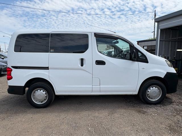 ＮＶ２００バネットバン ＤＸ　４ＷＤ　ワンオーナー　キーレス　５人乗り　ラジオ　両側スライドドア　純正フロアマット　寒冷地仕様（10枚目）