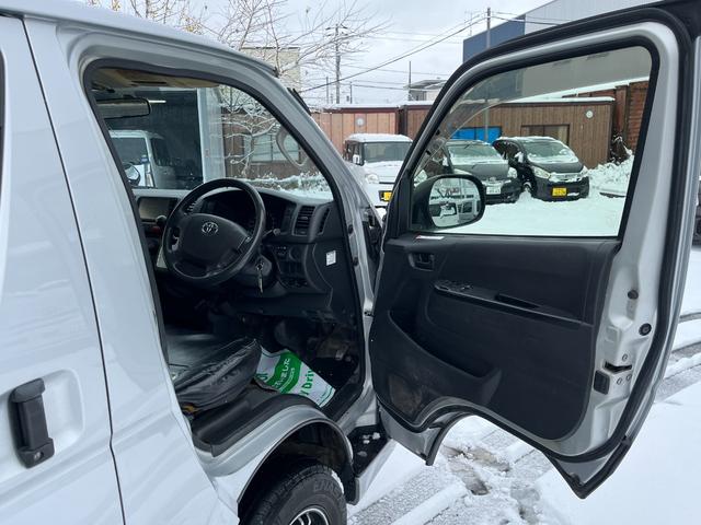 ハイエースバン ロングDX GLパッケージ 6人乗り キーレス 純正SDナビTV バックカメラ ETC リアヒーター リアクーラー 助手席SRS(15枚目)