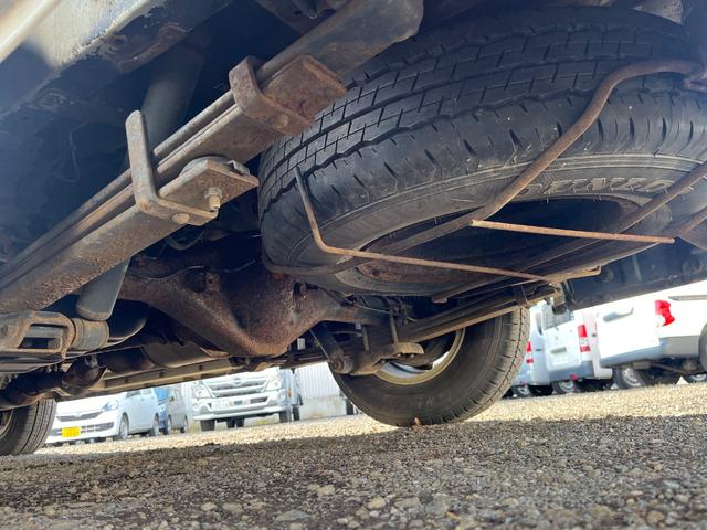 ハイエースバン ロングDX 5ドア 3人乗り 寒冷地仕様 キーレス ETC 社外15インチAW フォグランプ(11枚目)