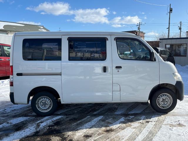 タウンエースバン DX 寒冷地仕様 集中ドアロック 純正ラジオ ドライブレコーダー ETC リアフォグランプ 積込夏タイヤ(4枚目)