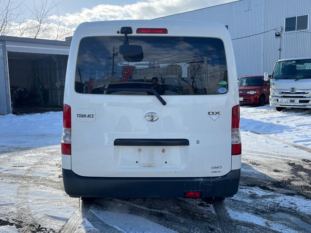 タウンエースバン DX 寒冷地仕様 集中ドアロック 純正ラジオ ドライブレコーダー ETC リアフォグランプ 積込夏タイヤ(6枚目)