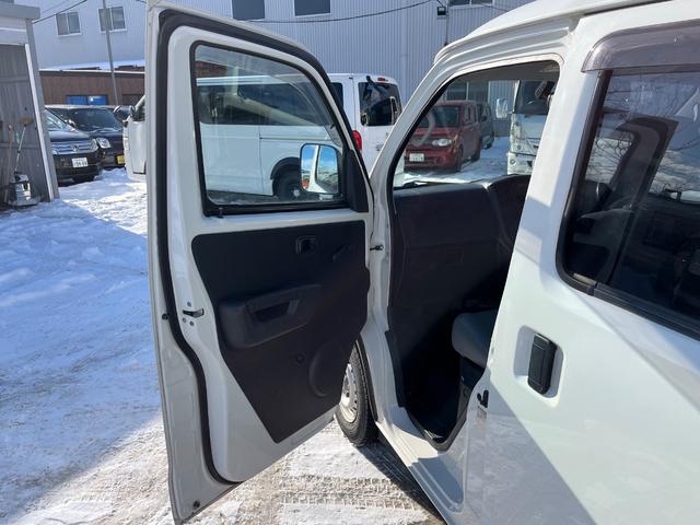 タウンエースバン DX 寒冷地仕様 集中ドアロック 純正ラジオ ドライブレコーダー ETC リアフォグランプ 積込夏タイヤ(16枚目)