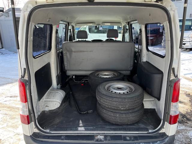 タウンエースバン DX 寒冷地仕様 集中ドアロック 純正ラジオ ドライブレコーダー ETC リアフォグランプ 積込夏タイヤ(30枚目)