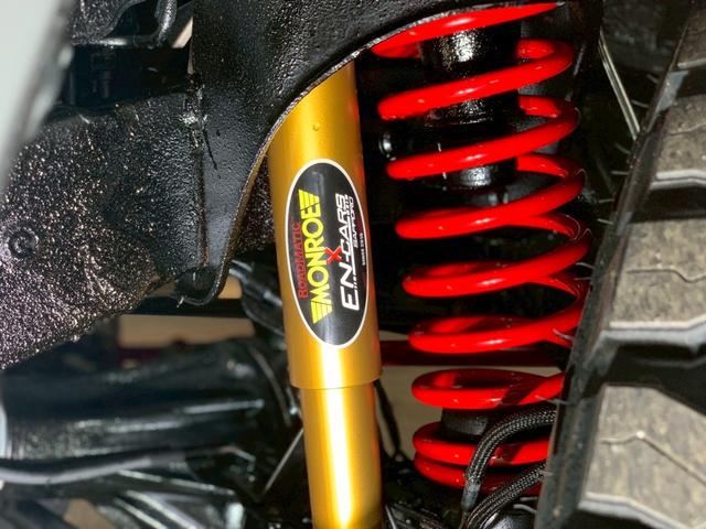 ジムニー ＸＣ　届出済未使用車／３インチリフトアップ／ＴＯＹＯオープンカントリーＲＴ１８５・８５Ｒ１６／ナイトロパワークロスクロー当社オリジナルカラー１６インチＡＷ（19枚目）