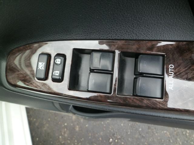 マークX 250G Four Fパッケージ あんしん保証付き☆ レーンキープアシスト・プリクラッシュセーフティ・オートライト・パキングソナー・ナビ・クルコン・デアイサ・電動格納式ドアミラー・純正ホイール(18枚目)