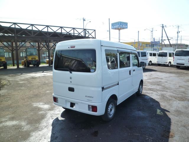 エブリイ ＰＣリミテッド　セーフティサポート装着車　あんしん保証付き☆　純正ＣＤラジオ・電動格納式ドアミラー・キーレス・社外ＥＴＣ・コーナーセンサー・オートライト・ハロゲンヘッドライト・ライトレベライザー（5枚目）