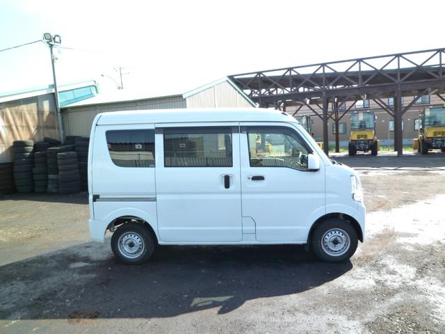 エブリイ ＰＣリミテッド　セーフティサポート装着車　あんしん保証付き☆　純正ＣＤラジオ・電動格納式ドアミラー・キーレス・社外ＥＴＣ・コーナーセンサー・オートライト・ハロゲンヘッドライト・ライトレベライザー（6枚目）