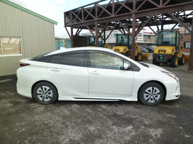 プリウス A あんしん保証付き☆ モデリスタエアロ・パーキングアシスト・バックカメラ・ヘッドアップディスプレイ・ブラインドスポットモニター・クルコン・パーキングソナー・ETC・デアイサ(9枚目)