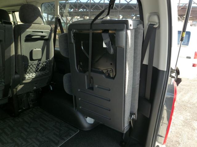 一番後ろのシート収納した写真です☆